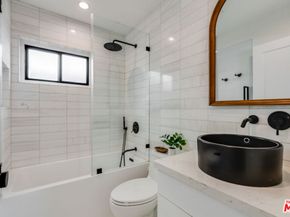 17 Sunset Avenue, Venice CA 90291