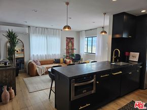 17 Sunset Avenue, Venice CA 90291