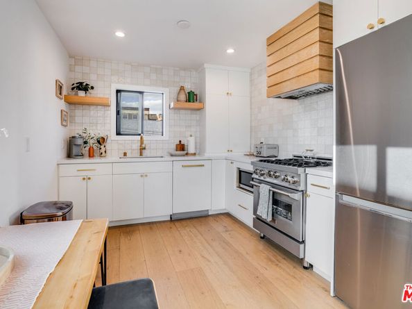 17 Sunset Avenue, Venice CA 90291