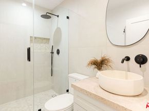 17 Sunset Avenue, Venice CA 90291