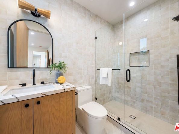 11500 Kingsland Street, Los Angeles CA 90066