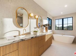 11500 Kingsland Street, Los Angeles CA 90066
