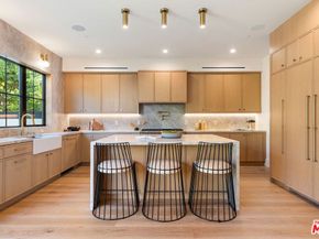11500 Kingsland Street, Los Angeles CA 90066