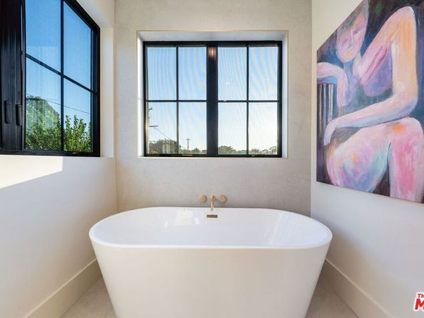11500 Kingsland Street, Los Angeles CA 90066