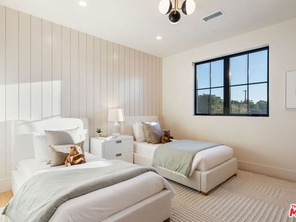 11500 Kingsland Street, Los Angeles CA 90066