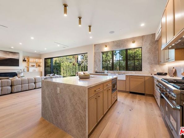 11500 Kingsland Street, Los Angeles CA 90066
