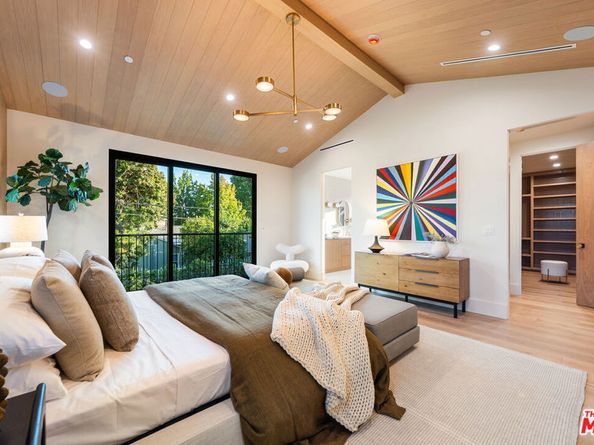 11500 Kingsland Street, Los Angeles CA 90066