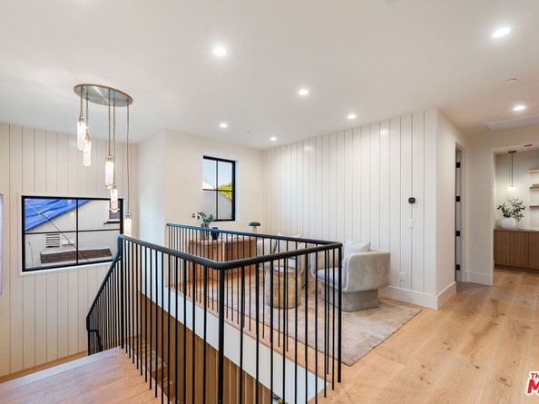 11500 Kingsland Street, Los Angeles CA 90066