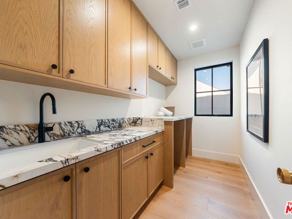11500 Kingsland Street, Los Angeles CA 90066