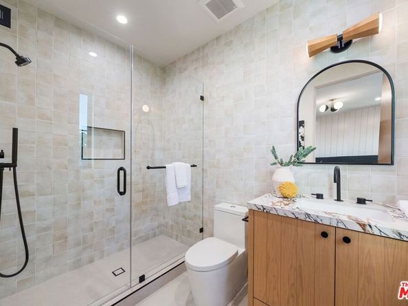 11500 Kingsland Street, Los Angeles CA 90066