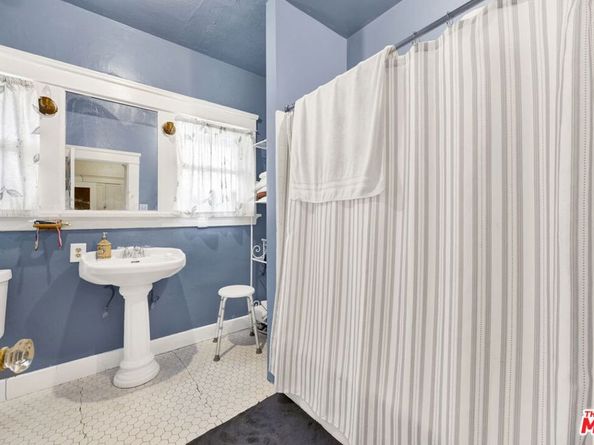 1215 W 39th Place, Los Angeles CA 90037