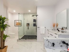 1210 N Kings Road 101, West Hollywood CA 90069