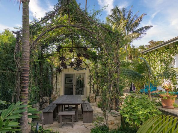 7059 Fernhill Drive, Malibu CA 90265