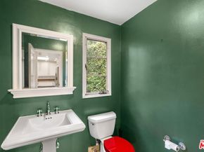 4310 Cedarhurst Circle, Los Angeles CA 90027