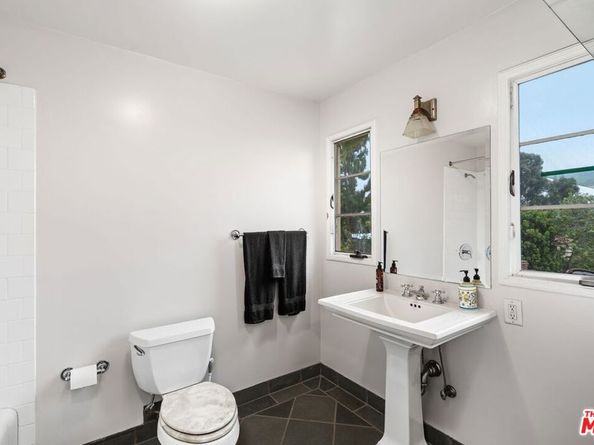 4310 Cedarhurst Circle, Los Angeles CA 90027