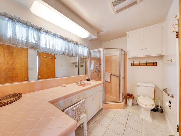 5420 S Holt Avenue, Los Angeles CA 90056