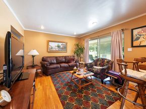 5420 S Holt Avenue, Los Angeles CA 90056