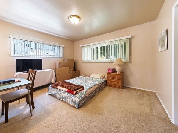 5420 S Holt Avenue, Los Angeles CA 90056