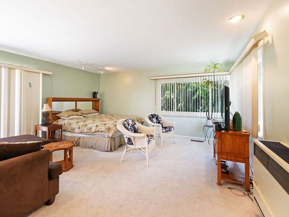 5420 S Holt Avenue, Los Angeles CA 90056