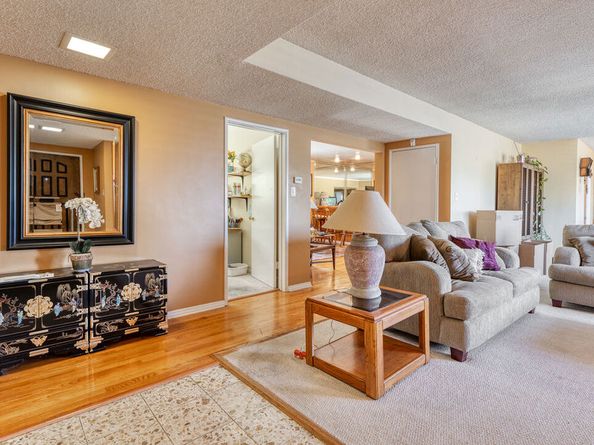 5420 S Holt Avenue, Los Angeles CA 90056