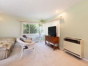 5420 S Holt Avenue, Los Angeles CA 90056