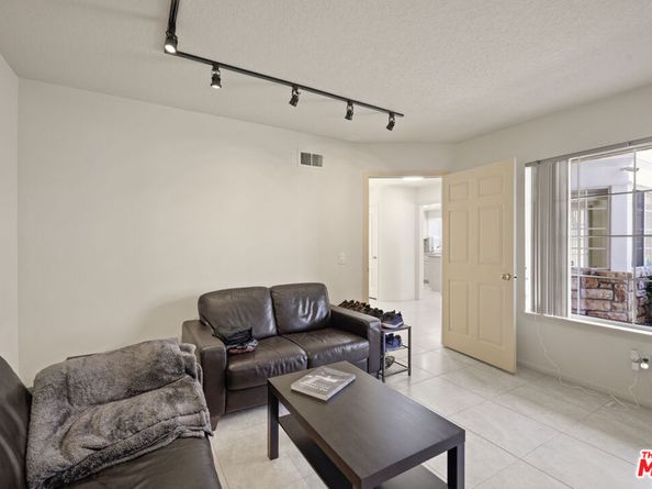 12119 Falcon Crest Way, Porter Ranch CA 91326