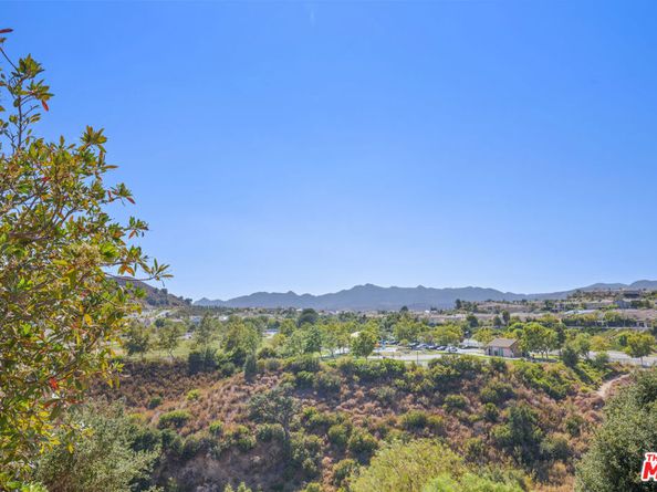 12119 Falcon Crest Way, Porter Ranch CA 91326