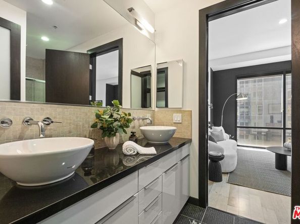 655 S Hope Street 1105, Los Angeles CA 90017