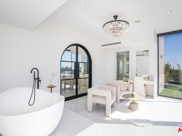 9406 Lloydcrest Drive, Beverly Hills CA 90210