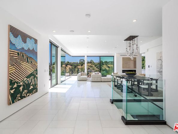 9406 Lloydcrest Drive, Beverly Hills CA 90210
