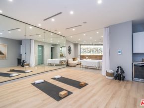 9406 Lloydcrest Drive, Beverly Hills CA 90210