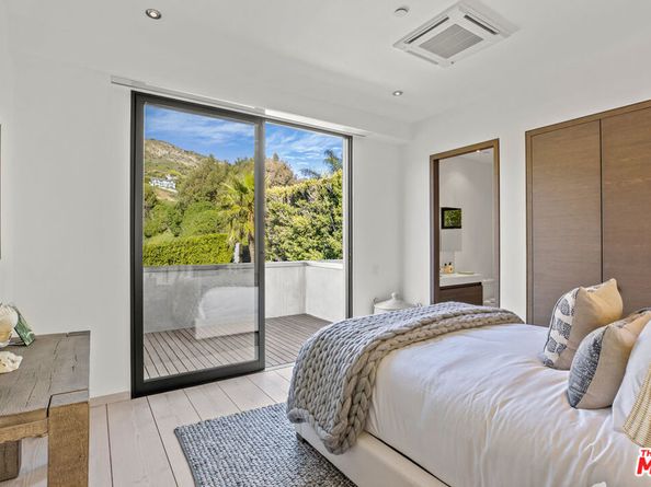 32802 PACIFIC COAST Highway, Malibu CA 90265