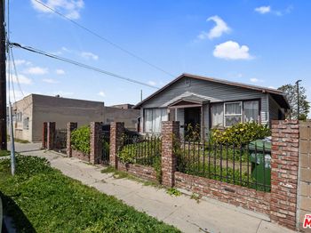 945 W 75th Street