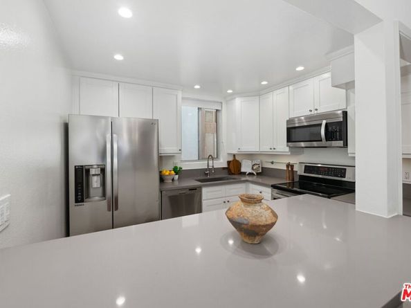 8530 Holloway Drive 305, West Hollywood CA 90069