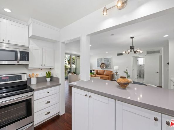 8530 Holloway Drive 305, West Hollywood CA 90069