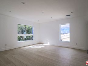 11810 Gilmore Street, North Hollywood CA 91606