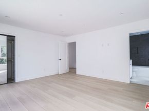 11810 Gilmore Street, North Hollywood CA 91606