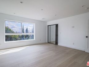 11810 Gilmore Street, North Hollywood CA 91606