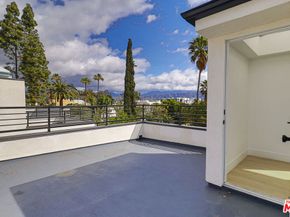 11810 Gilmore Street, North Hollywood CA 91606