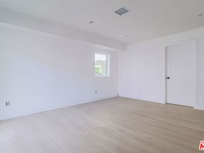 11810 Gilmore Street, North Hollywood CA 91606