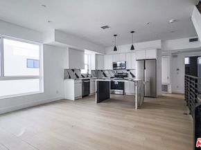 11810 Gilmore Street, North Hollywood CA 91606