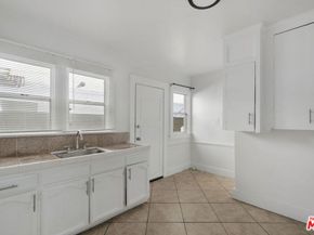 528 W 75th Street, Los Angeles CA 90044