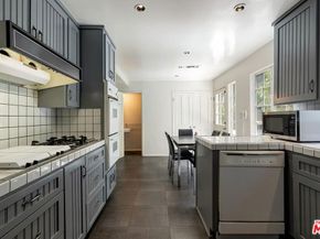 1041 Chantilly Road, Los Angeles CA 90077