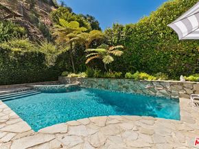 1041 Chantilly Road, Los Angeles CA 90077