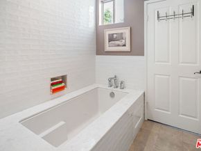 1533 18th Street 5, Santa Monica CA 90404