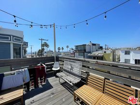 32 N Venice Boulevard, Venice CA 90291