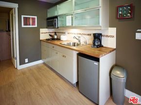 32 N Venice Boulevard, Venice CA 90291