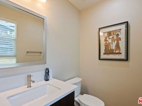 2780 N Wright Lane, Los Angeles CA 90068