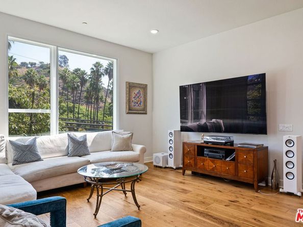 2780 N Wright Lane, Los Angeles CA 90068