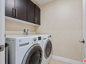 2780 N Wright Lane, Los Angeles CA 90068